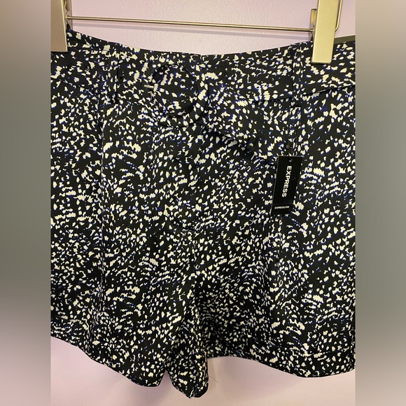 EXPRESS silky shortie super high rise shorts w/belt size 8 NWT - Picture 2 of 10